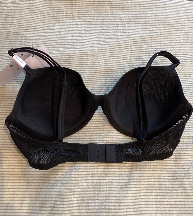 НОВ сутиен Calvin Klein 32С