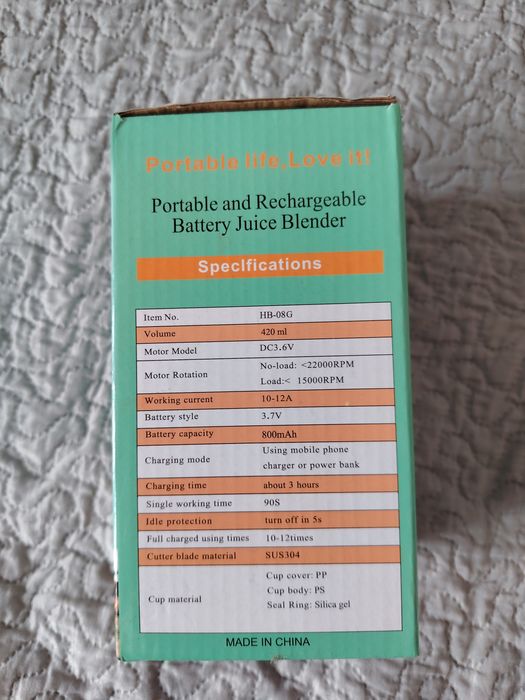 Удобен и практичен блендер.