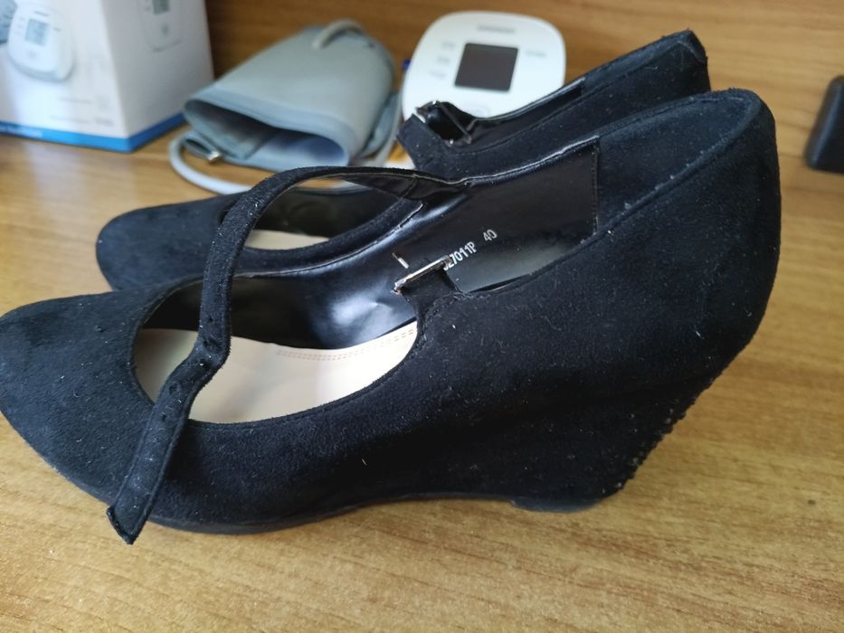 Продаю туфли новые