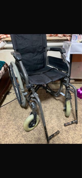 Продам инвальдную каляску  !