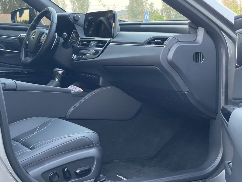 Lexus ES300 Premium 2025
