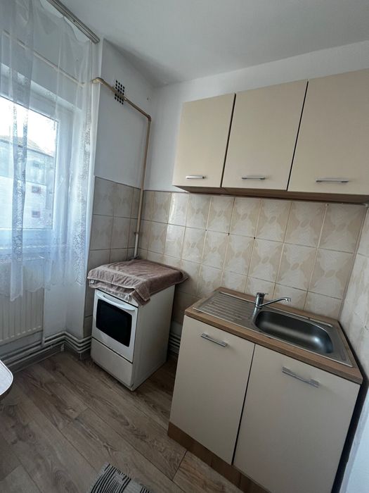 Inchiriez garsoniera