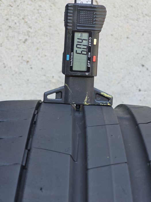 Vând două anvelope de vara continental  225 35 19 dot 0922