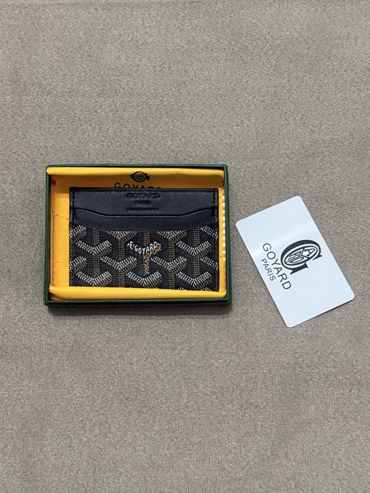 Vand portofel Goyard negru.