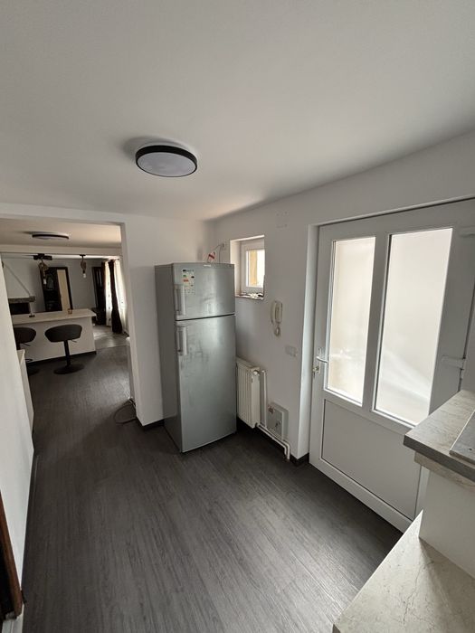 Apartament la casa cu curte