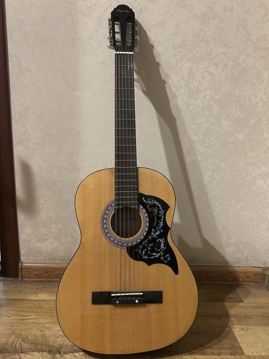 Гитара аккустическая