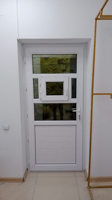 Дверь пластиковый