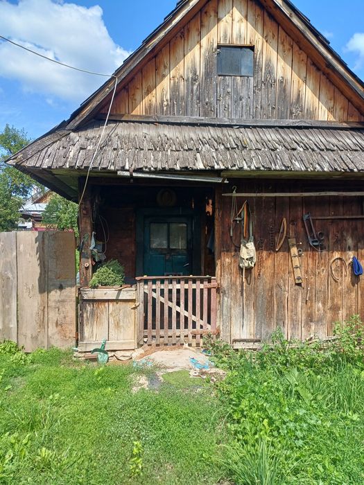 Vând grajd și bucătărie