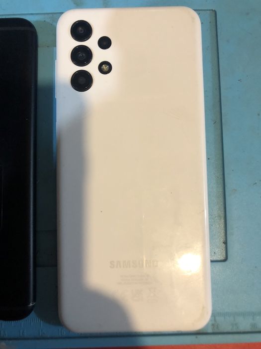 Vand  Galaxy A13 si Huawei Mate 10 Lite