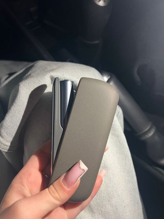 Iqos Iluma ( Carcasa+Incarcator)