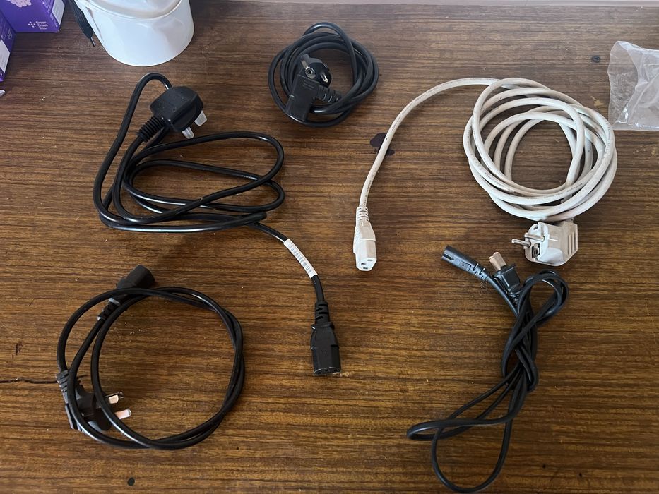 мышка ,питание шнуры ,компьютерный кабель,видеокарта