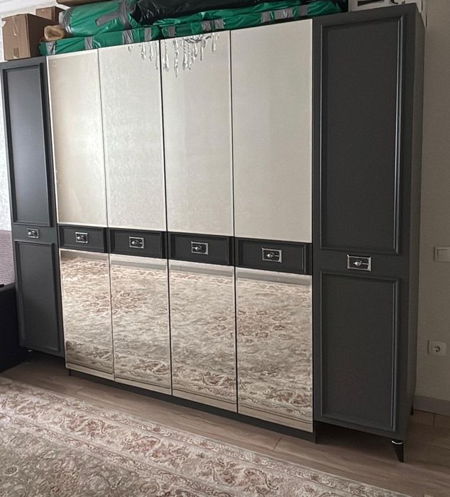 Шкаф большой  6 дверный