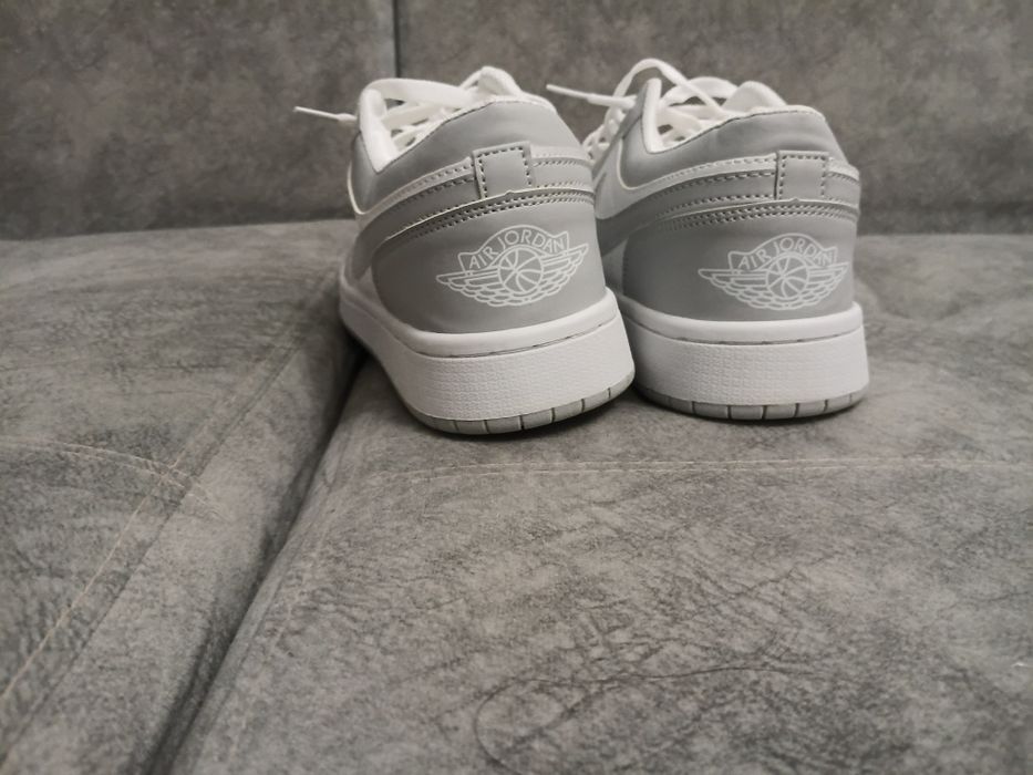 Nike air jordan low 1