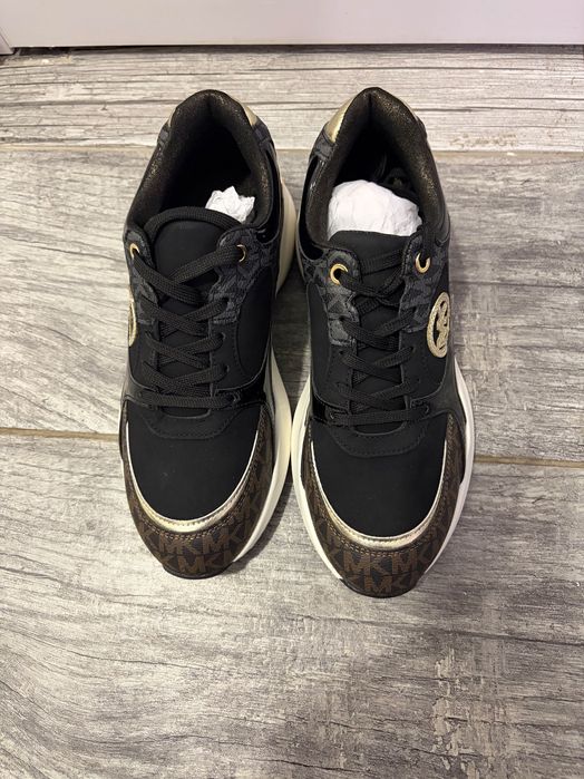 Нови и оригинални обувки Michael Kors