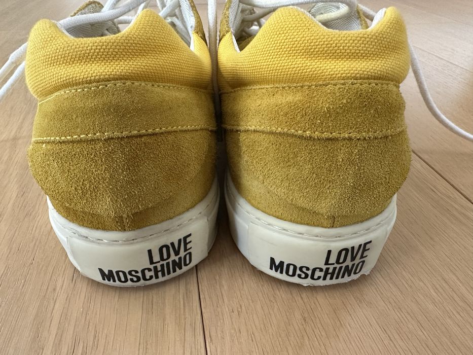Love Moschino естествен велур 42 номер