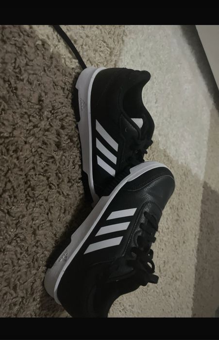 Adidasi negri adidas