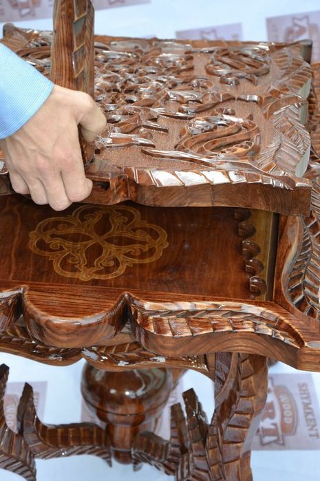 Стол журнальный.