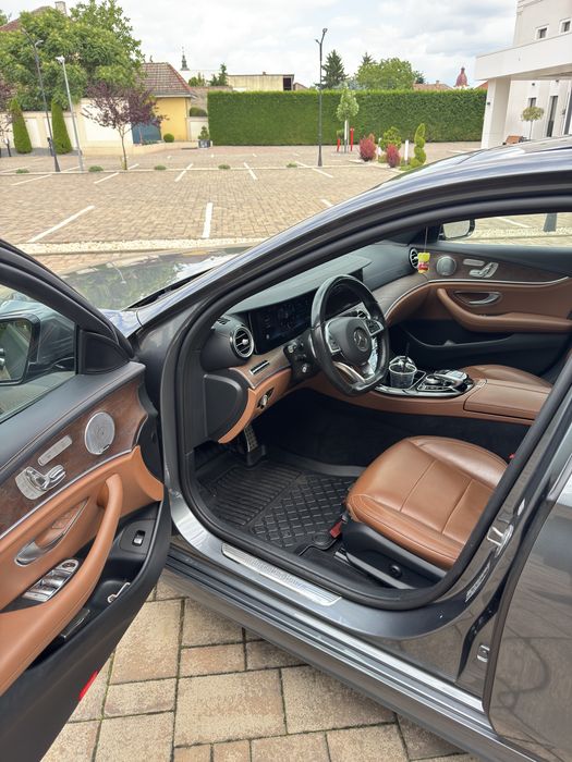 Mercedes e22d.