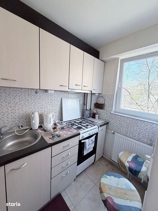 Garsonieră cu balcon, lift și mobilier în Costin Georgian