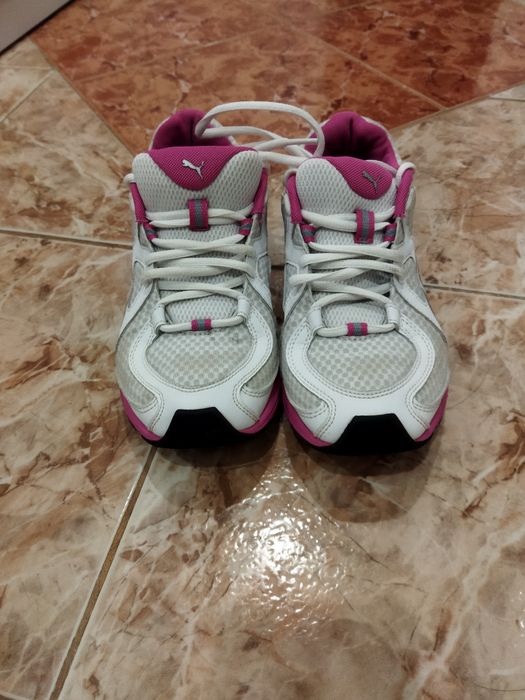 Дамски маратонки пума.