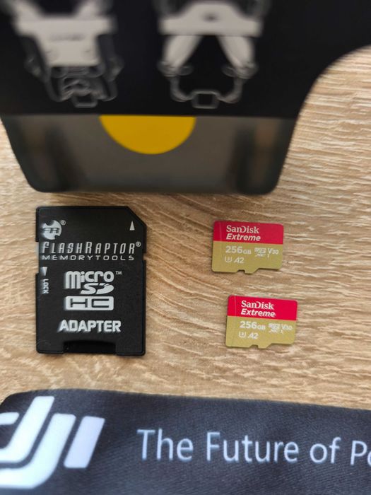 DJI Mini 4 Pro Fly More Combo RC2 2xSD-256GB Deblocata de DJI la 500m