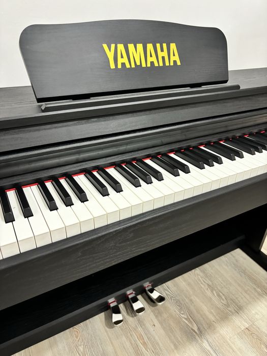Yamaha новая , в коробке .