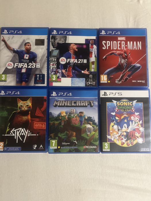 Продавам Play Station 5 с два контролера и много игри НОВ!