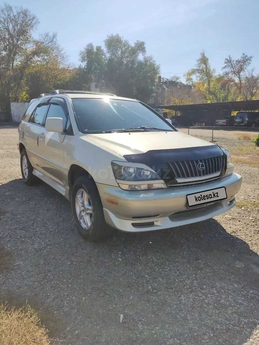 Автомобиль Lexus RX 300