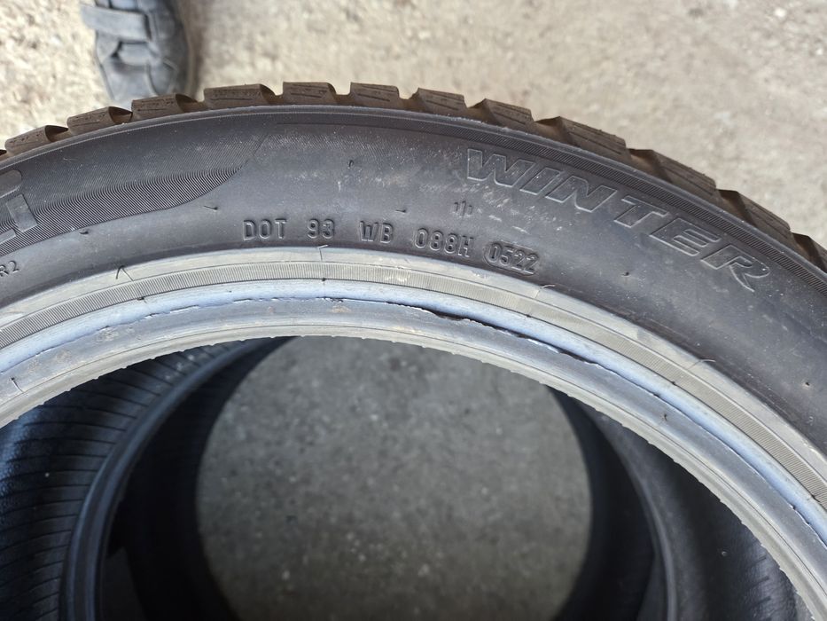 2 Anvelope Pirelli Sottozero 235 45 R18 M+S dot 2022