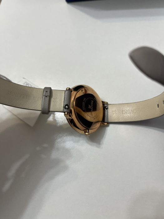 Продам часы Swarovski