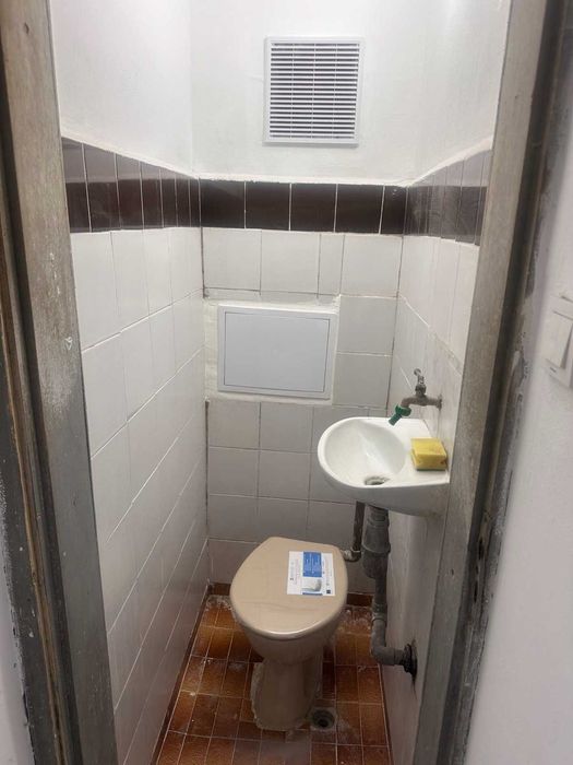 Продавам лицев гараж
