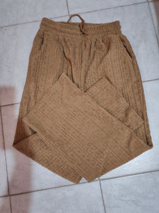 Trening  cu pantaloni evazati