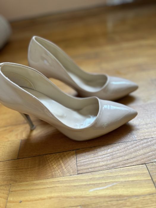 Високи обувки с тънко токче