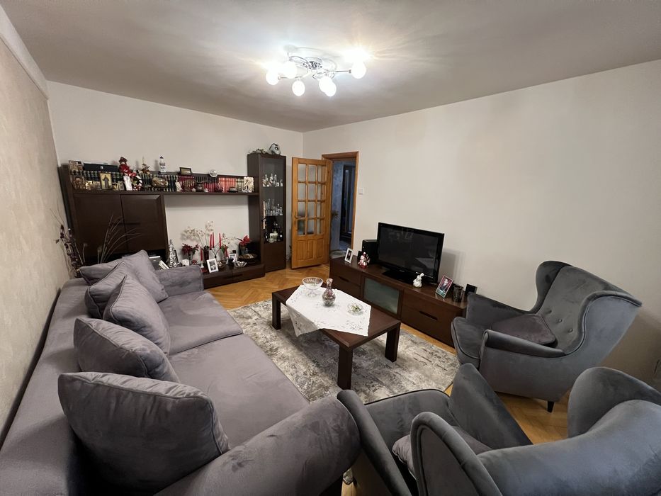 Proprietar, vand apartament cu 3 camere, langa piata Centrala
