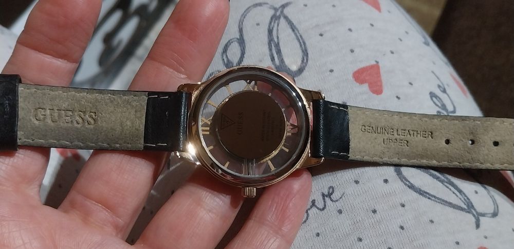 Ръчни дамски часовници GUESS и  CERRUTI 1881