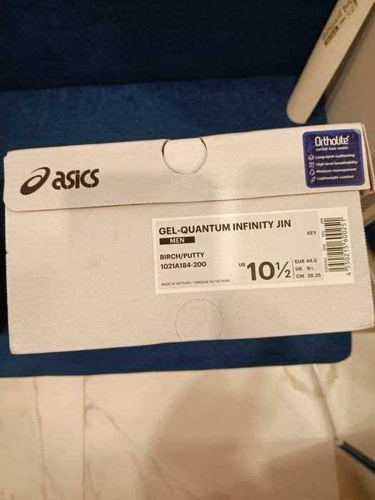 Продавам нови супер Асикс маратонки 44,5 гел  цена 200 лв