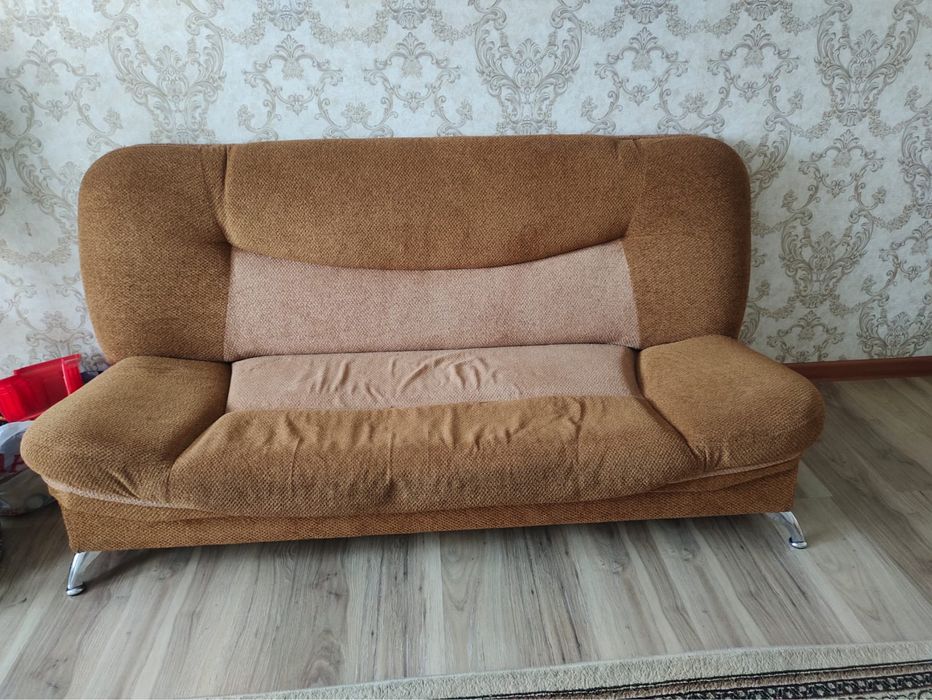 Б/у диван сатылады. Багасы 10000 тенге