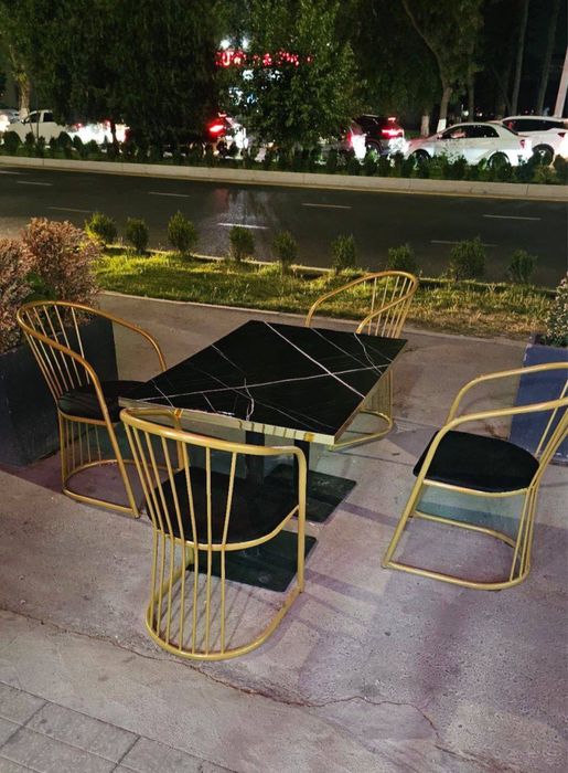 Продаётся комплект мебели для улицы / кафе