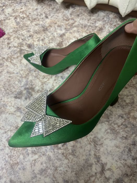 Продаю зеленые туфли