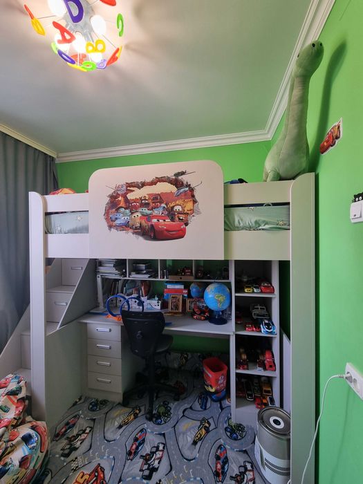 Детская кровать со столом