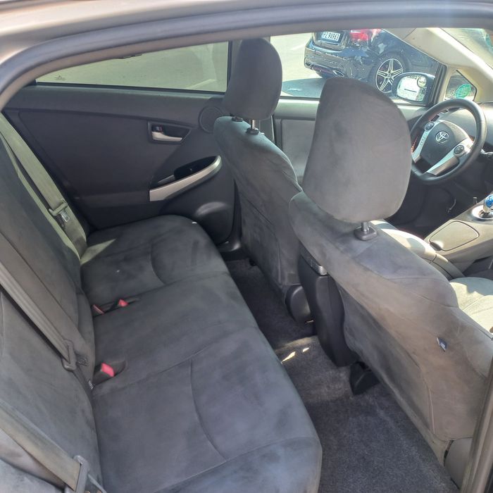 Vând toyota prius