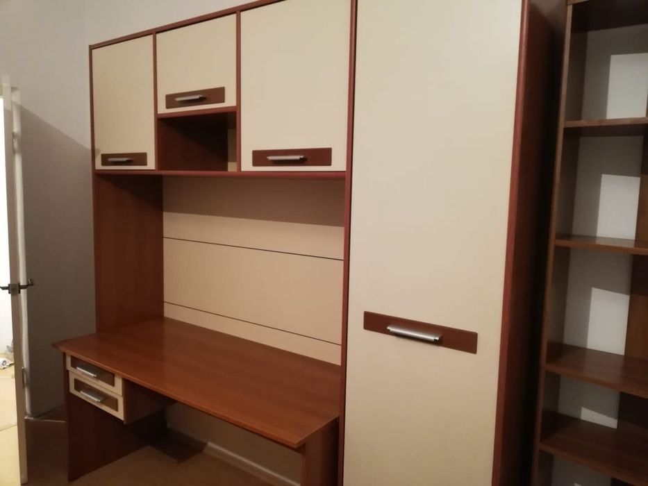 Продам письменный стол со шкафом. Состояние нового.