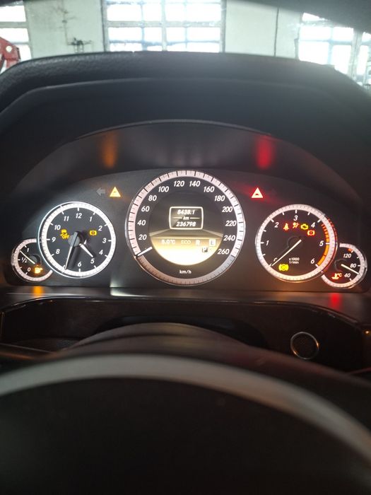 Mercedes-Benz E200 136cp