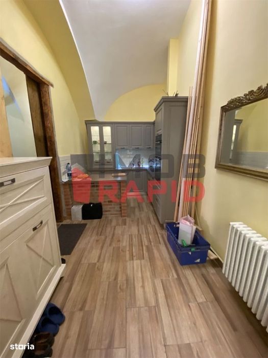 De inchiriat apartament 80 mp str. Piata Centrala vizavi de Biserica