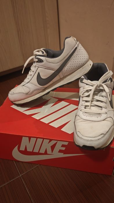 NIKE  ND RUNNER 42,5