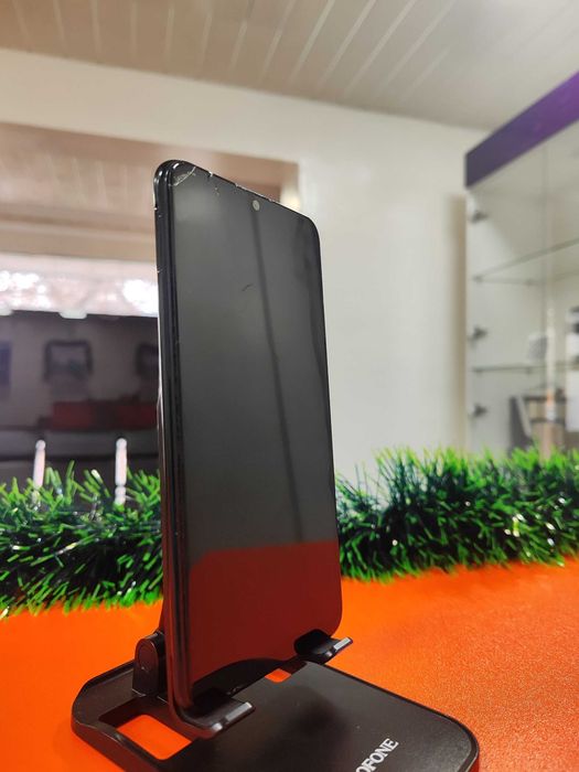 Продаю смартфон VIVO Y12 с памятью 2/32 GB