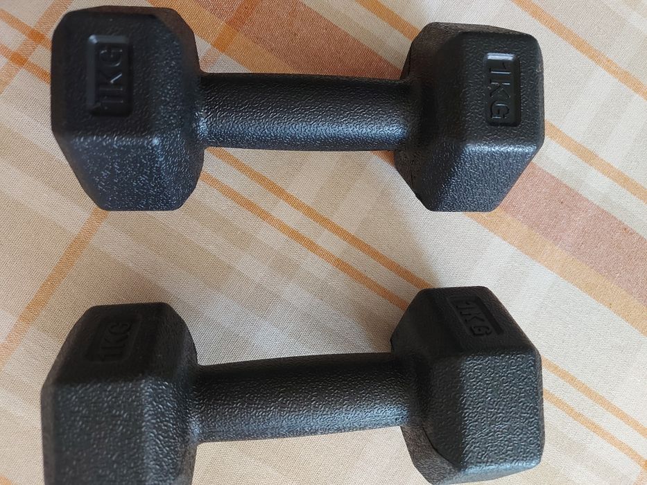 Продам гантели 1 кг