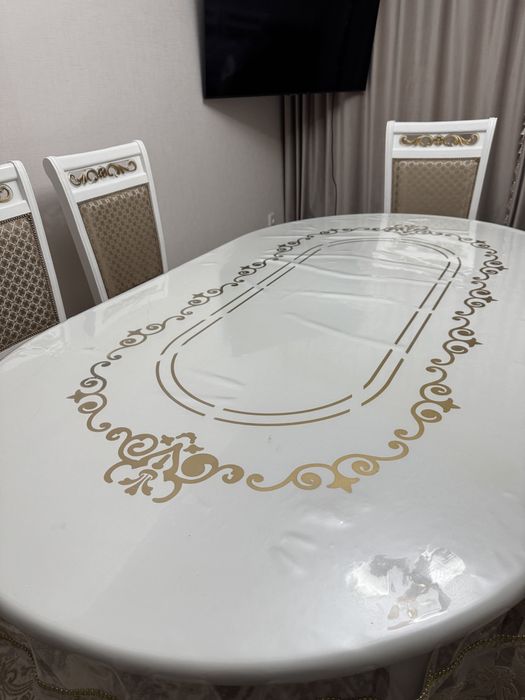 Продается стол со стульями