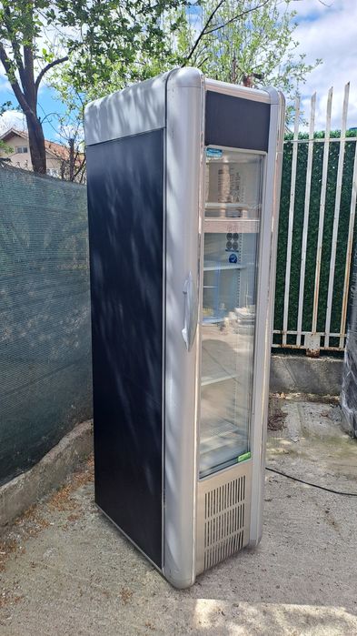 Хладилна витрина