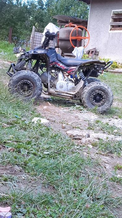 Dau atv de 107cm³ la schimb pe un scuter piaggo sau aprilia care sa funcționeze perfect să pornească și la automat și din pedala
